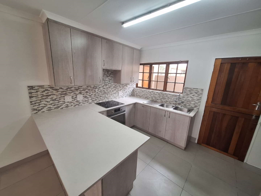 To Let 2 Bedroom Property for Rent in Weltevreden Park Gauteng