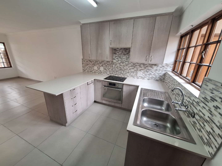 To Let 2 Bedroom Property for Rent in Weltevreden Park Gauteng