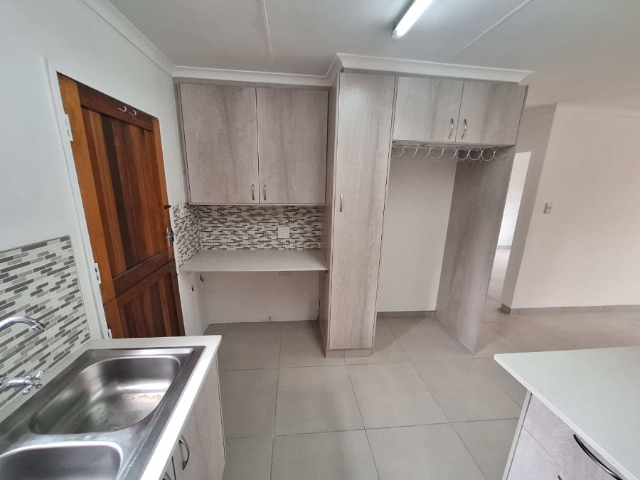 To Let 2 Bedroom Property for Rent in Weltevreden Park Gauteng