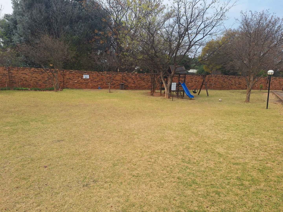 To Let 2 Bedroom Property for Rent in Weltevreden Park Gauteng