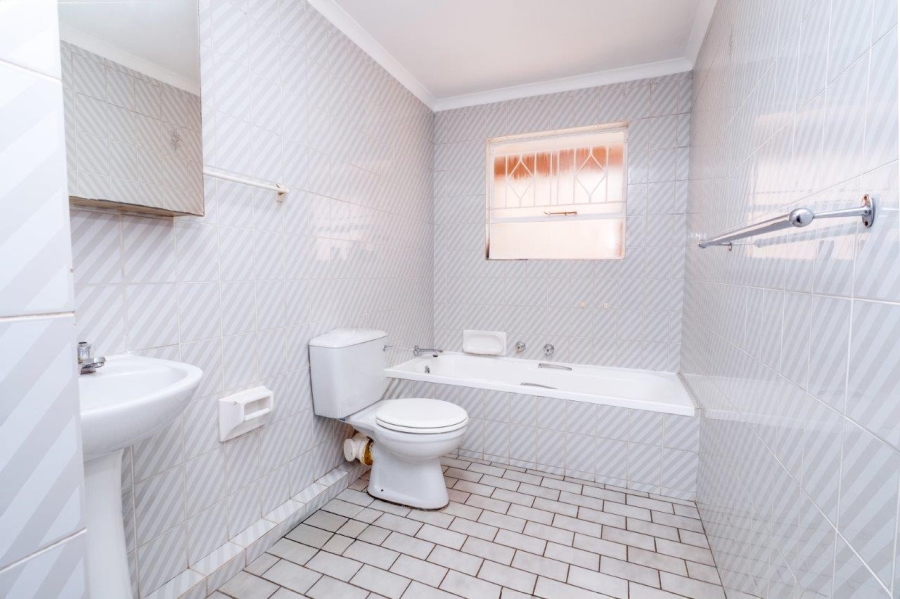 To Let 2 Bedroom Property for Rent in Northcliff Gauteng