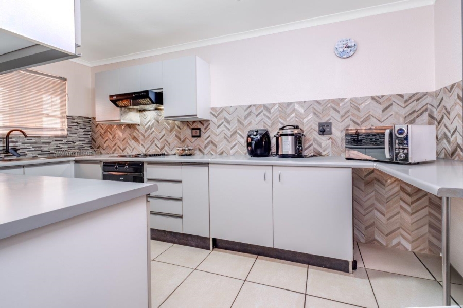 To Let 2 Bedroom Property for Rent in Northcliff Gauteng