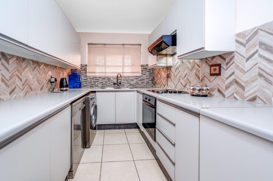 To Let 2 Bedroom Property for Rent in Northcliff Gauteng