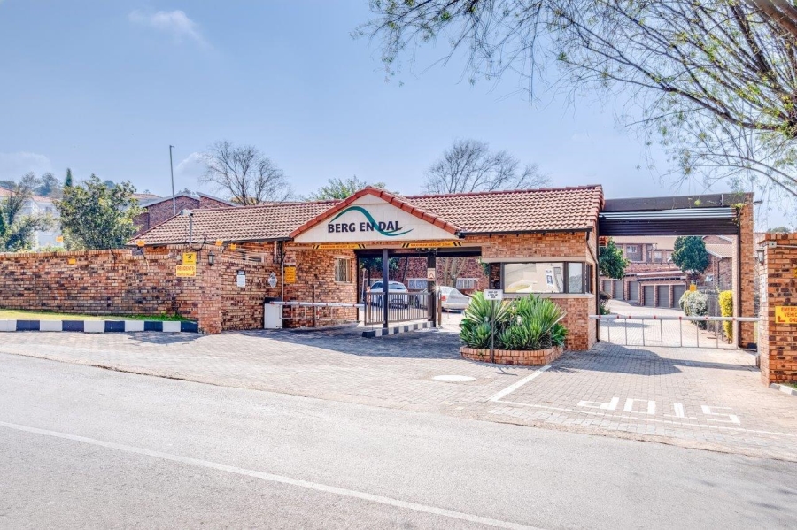To Let 2 Bedroom Property for Rent in Northcliff Gauteng