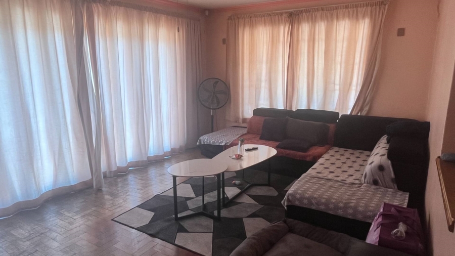 6 Bedroom Property for Sale in Brackendowns Gauteng