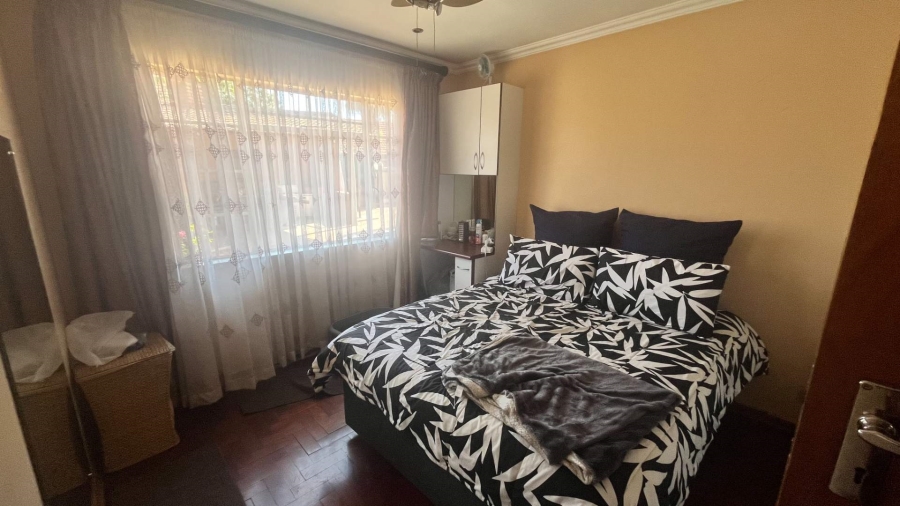 6 Bedroom Property for Sale in Brackendowns Gauteng