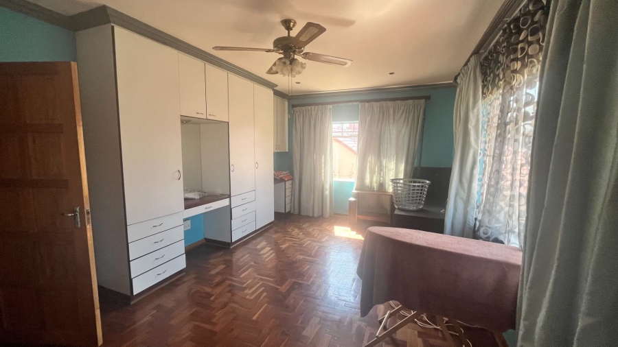 6 Bedroom Property for Sale in Brackendowns Gauteng
