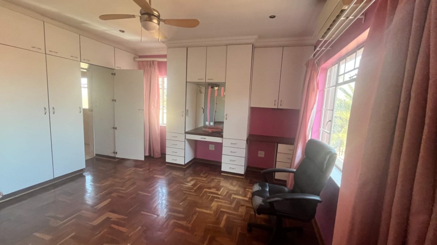 6 Bedroom Property for Sale in Brackendowns Gauteng