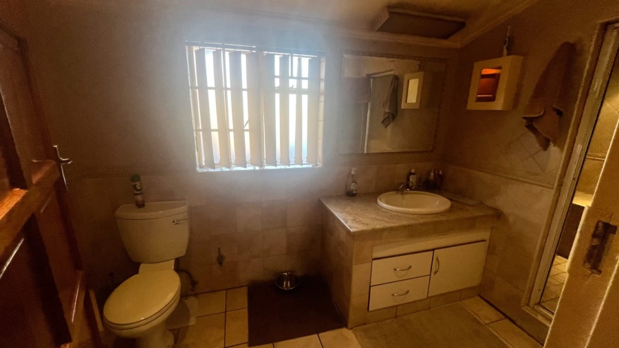 6 Bedroom Property for Sale in Brackendowns Gauteng