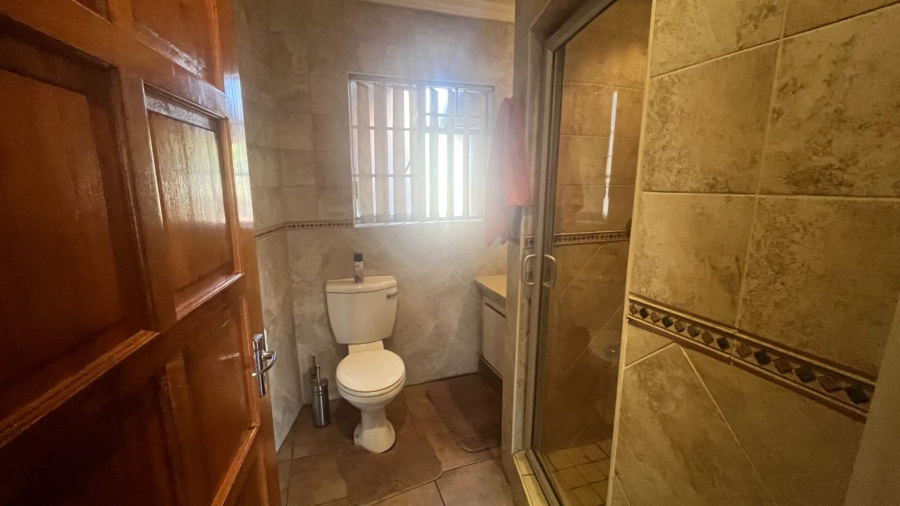 6 Bedroom Property for Sale in Brackendowns Gauteng