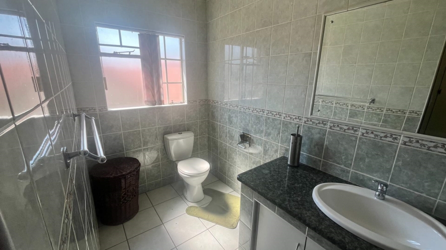 6 Bedroom Property for Sale in Brackendowns Gauteng