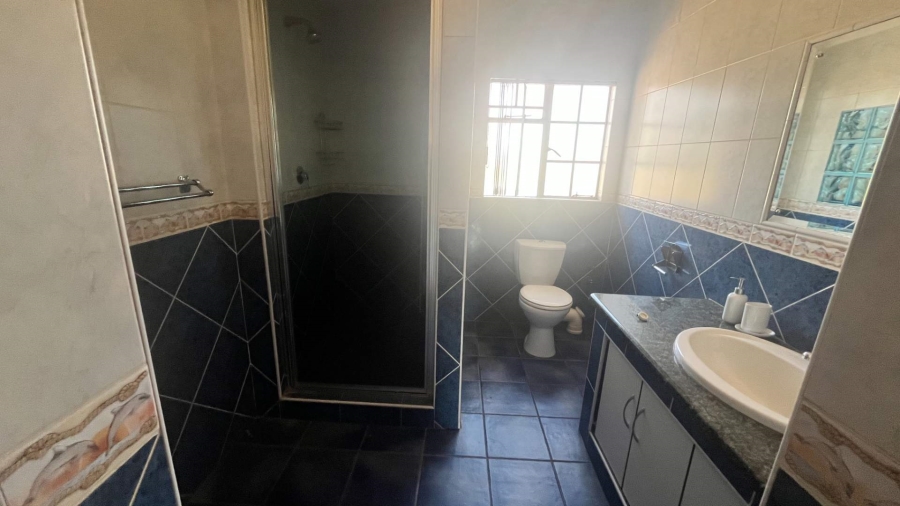 6 Bedroom Property for Sale in Brackendowns Gauteng