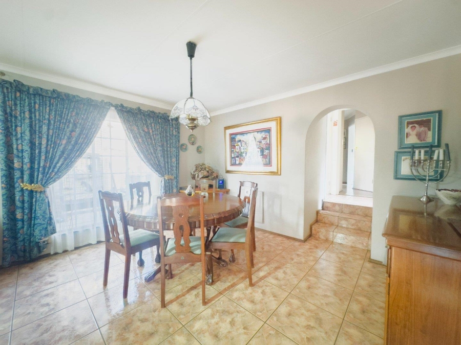 4 Bedroom Property for Sale in Erasmuskloof Gauteng