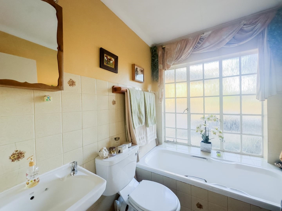 4 Bedroom Property for Sale in Erasmuskloof Gauteng