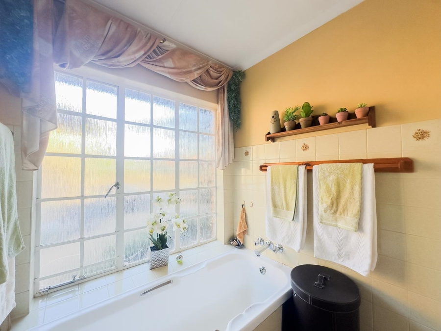 4 Bedroom Property for Sale in Erasmuskloof Gauteng