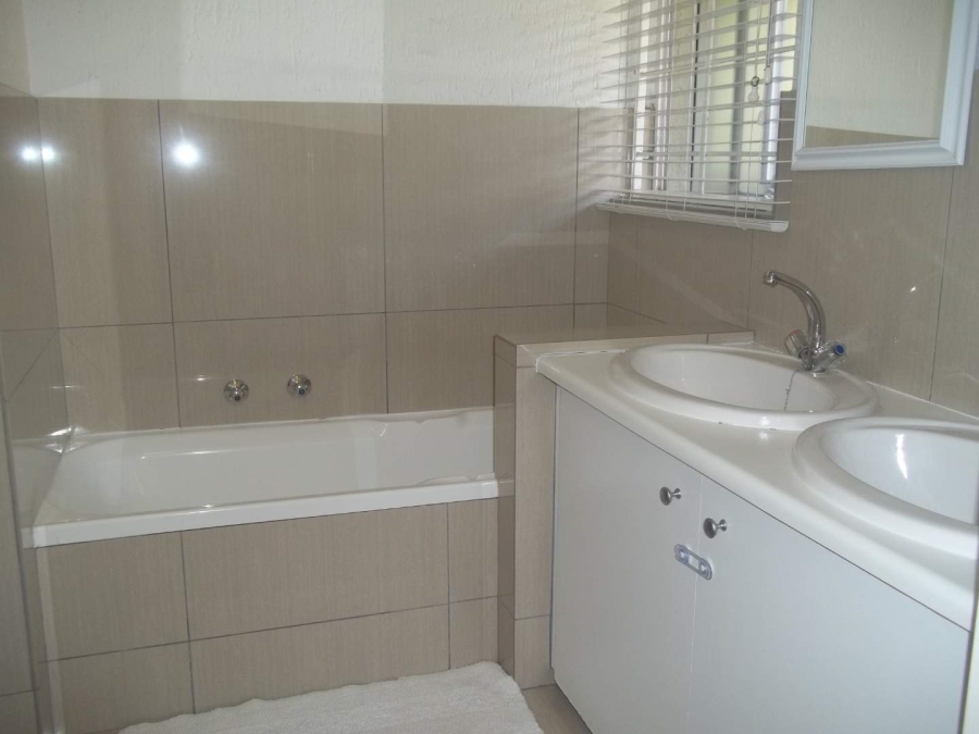 To Let 3 Bedroom Property for Rent in Glenhazel Gauteng