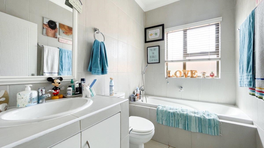 3 Bedroom Property for Sale in Edenvale Central Gauteng