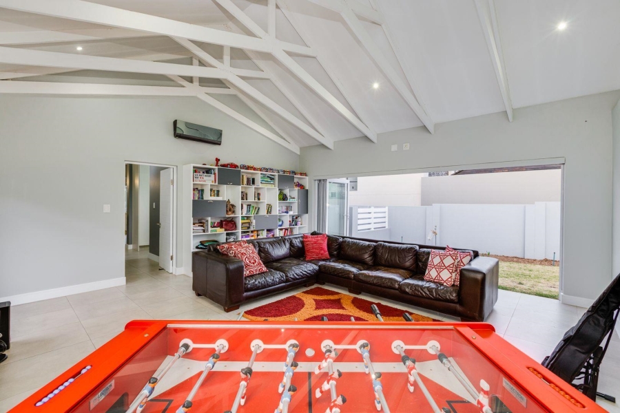 To Let 4 Bedroom Property for Rent in Waterfall Country Estate Gauteng