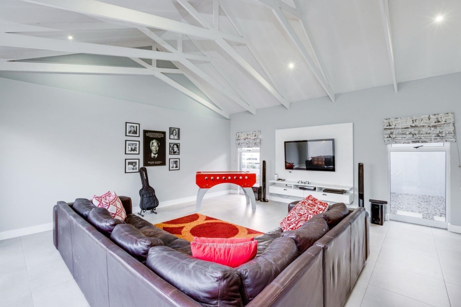 To Let 4 Bedroom Property for Rent in Waterfall Country Estate Gauteng
