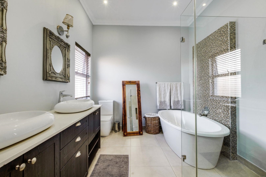 To Let 4 Bedroom Property for Rent in Waterfall Country Estate Gauteng
