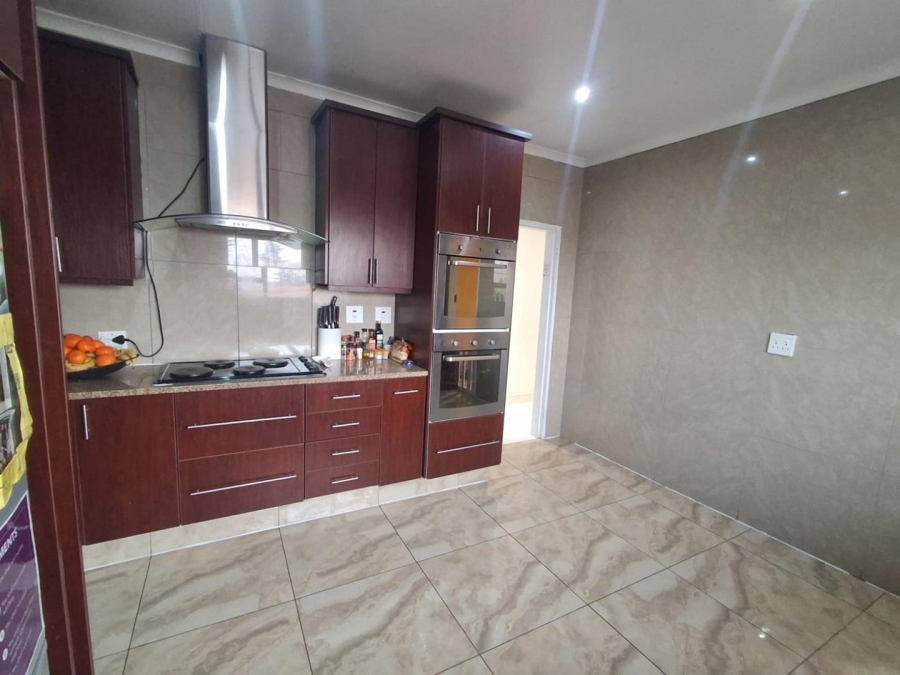 4 Bedroom Property for Sale in Mulbarton Gauteng