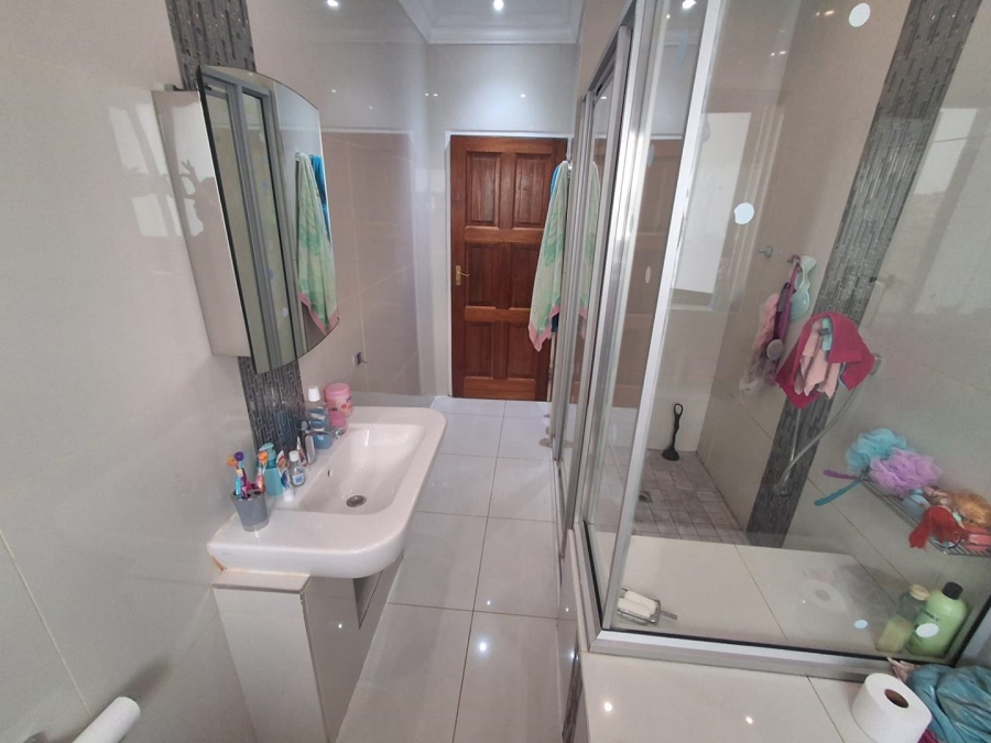 4 Bedroom Property for Sale in Mulbarton Gauteng