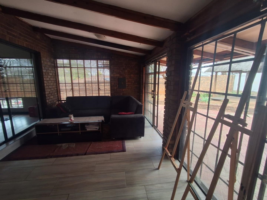 4 Bedroom Property for Sale in Mulbarton Gauteng