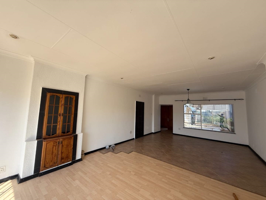 To Let 3 Bedroom Property for Rent in Helderkruin Gauteng