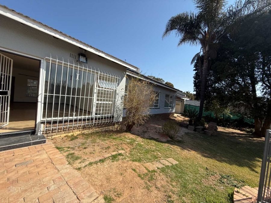 To Let 3 Bedroom Property for Rent in Helderkruin Gauteng