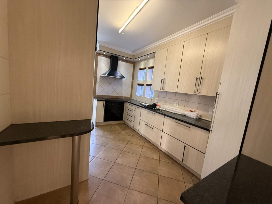 To Let 3 Bedroom Property for Rent in Helderkruin Gauteng