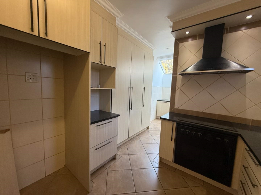 To Let 3 Bedroom Property for Rent in Helderkruin Gauteng