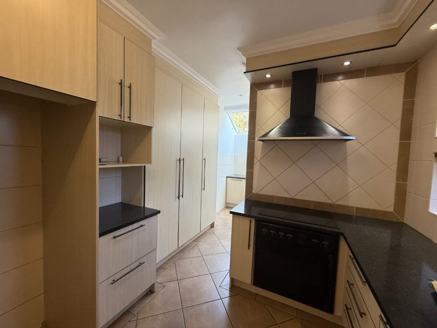 To Let 3 Bedroom Property for Rent in Helderkruin Gauteng