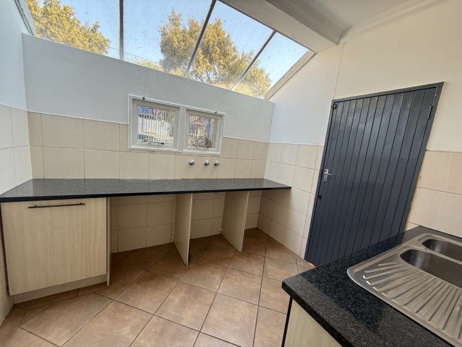 To Let 3 Bedroom Property for Rent in Helderkruin Gauteng