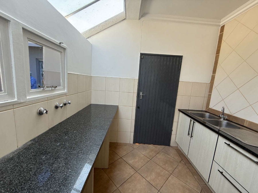 To Let 3 Bedroom Property for Rent in Helderkruin Gauteng