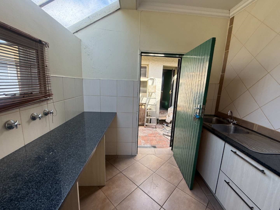 To Let 3 Bedroom Property for Rent in Helderkruin Gauteng