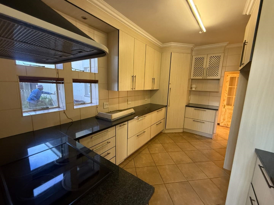 To Let 3 Bedroom Property for Rent in Helderkruin Gauteng