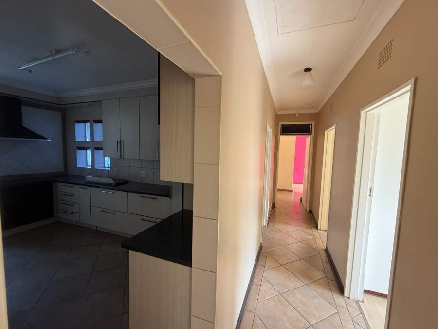 To Let 3 Bedroom Property for Rent in Helderkruin Gauteng
