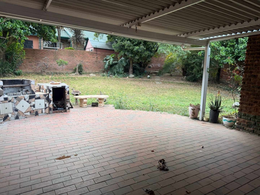 To Let 3 Bedroom Property for Rent in Weltevreden Park Gauteng