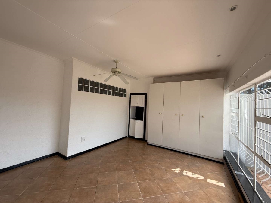 To Let 2 Bedroom Property for Rent in Helderkruin Gauteng