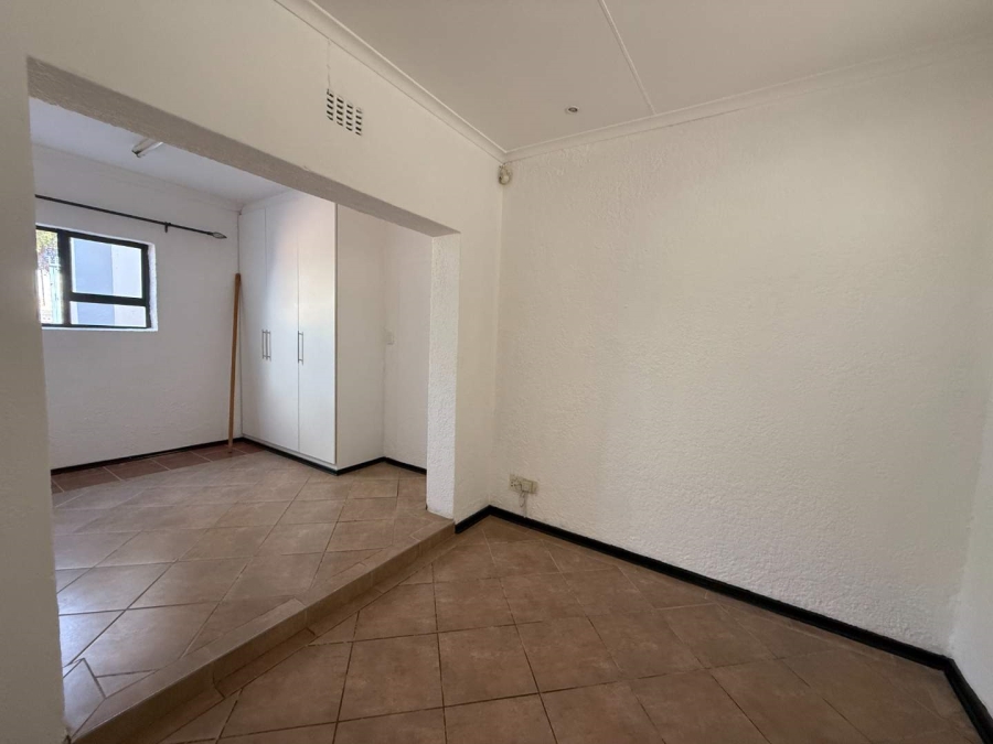 To Let 2 Bedroom Property for Rent in Helderkruin Gauteng