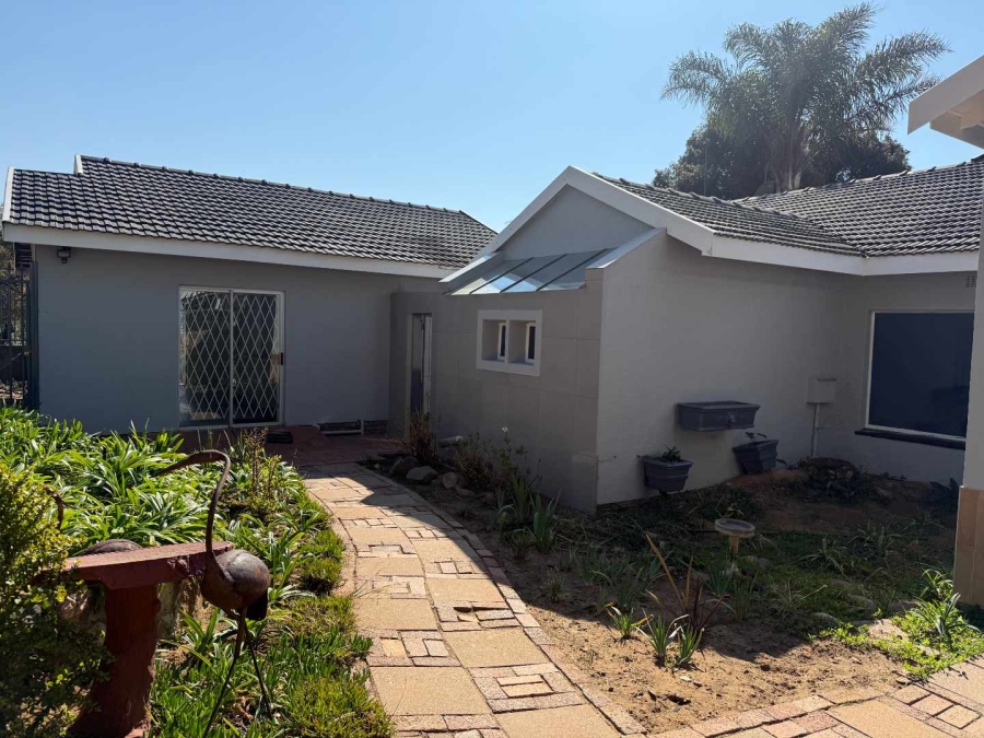 To Let 2 Bedroom Property for Rent in Helderkruin Gauteng