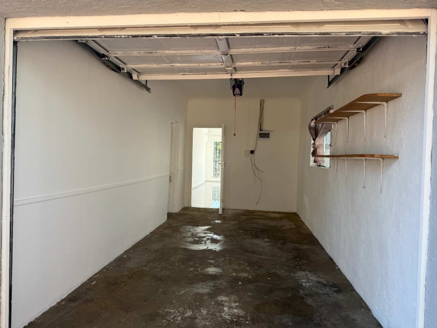 To Let 2 Bedroom Property for Rent in Helderkruin Gauteng