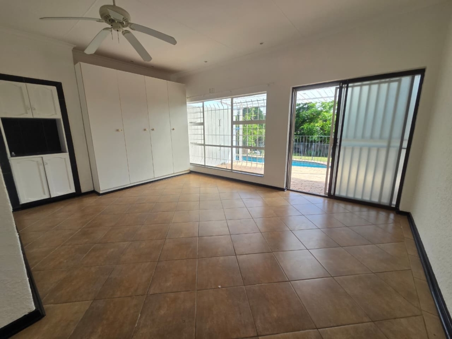2 Bedroom Property for Sale in Helderkruin Gauteng