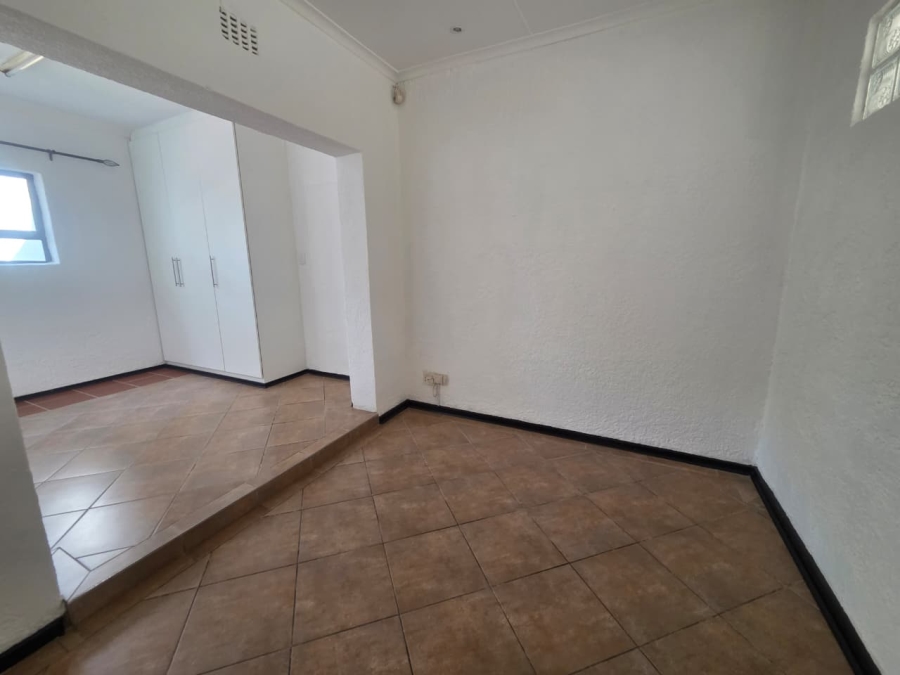 2 Bedroom Property for Sale in Helderkruin Gauteng