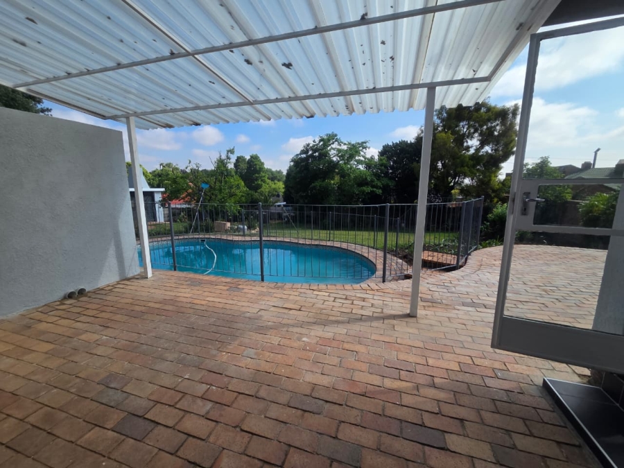 2 Bedroom Property for Sale in Helderkruin Gauteng