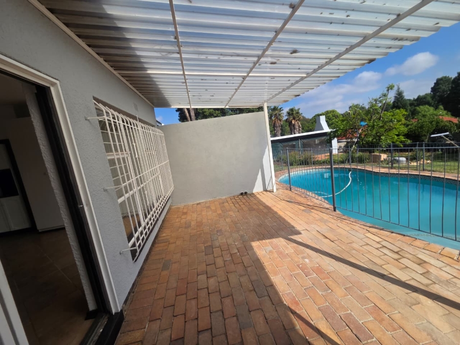 2 Bedroom Property for Sale in Helderkruin Gauteng