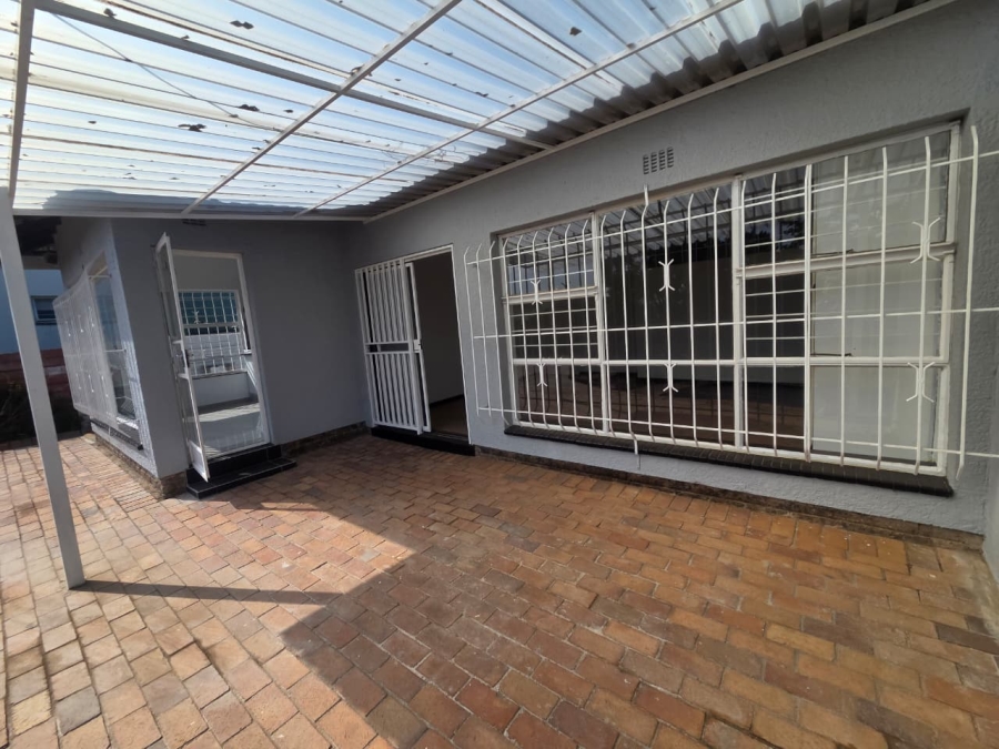 2 Bedroom Property for Sale in Helderkruin Gauteng