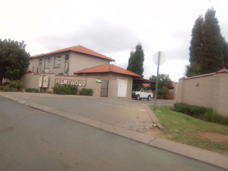 To Let 3 Bedroom Property for Rent in Heuwelsig Estate Gauteng