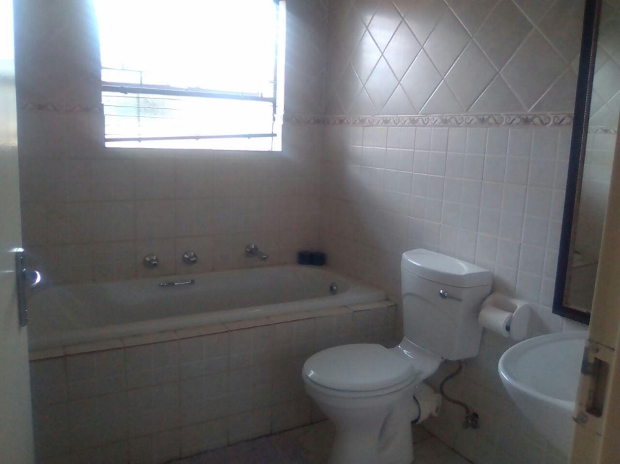 To Let 3 Bedroom Property for Rent in Heuwelsig Estate Gauteng