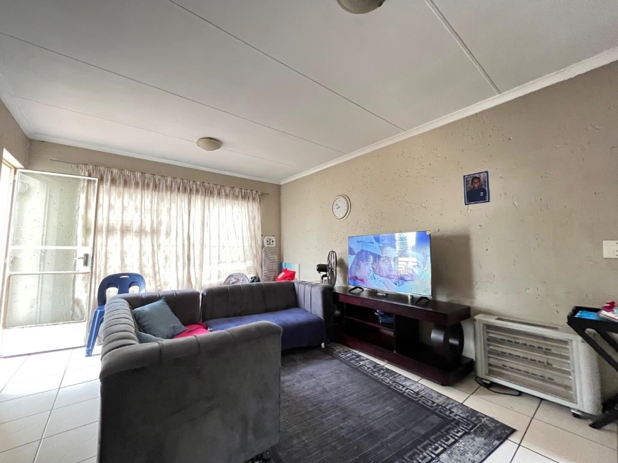 To Let 1 Bedroom Property for Rent in Rembrandt Park Gauteng